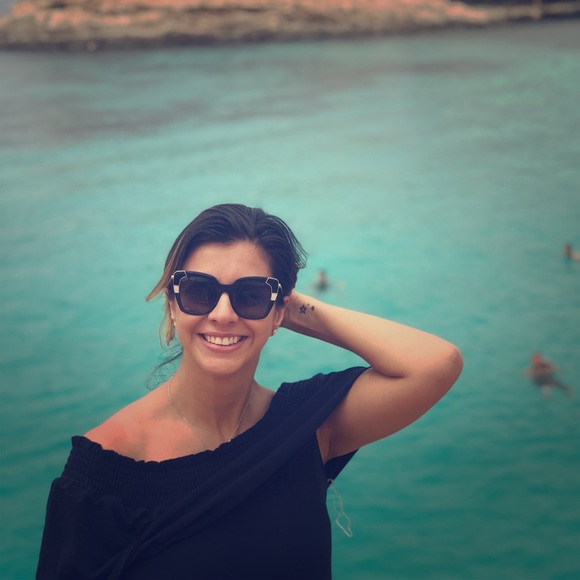 ♥️ Hola! Meet your Posher, Aurora - Picture 1 of 7